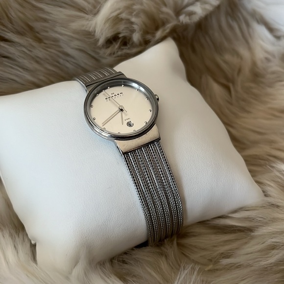 Skagen stainless steel watch. Slim fit.